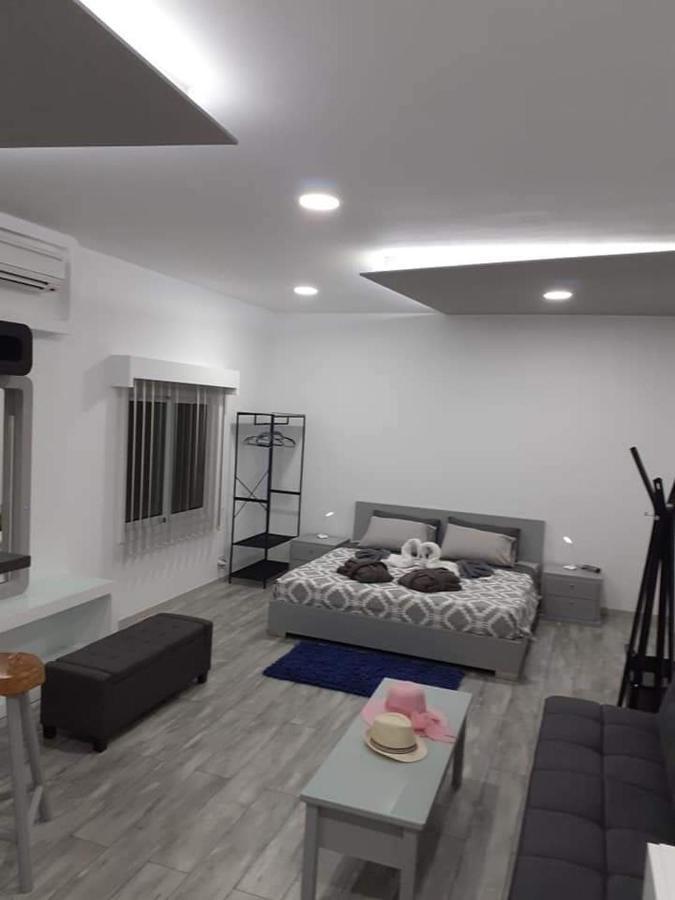 Deluxe Yiota'S Studio ! Klorakas Luaran gambar