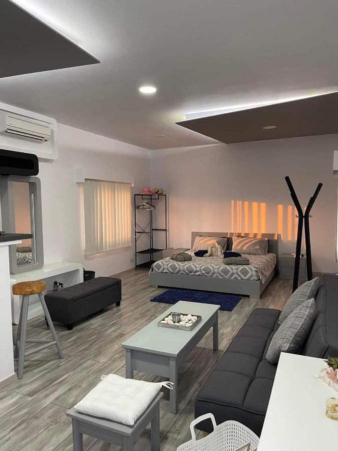 Deluxe Yiota'S Studio ! Klorakas Luaran gambar
