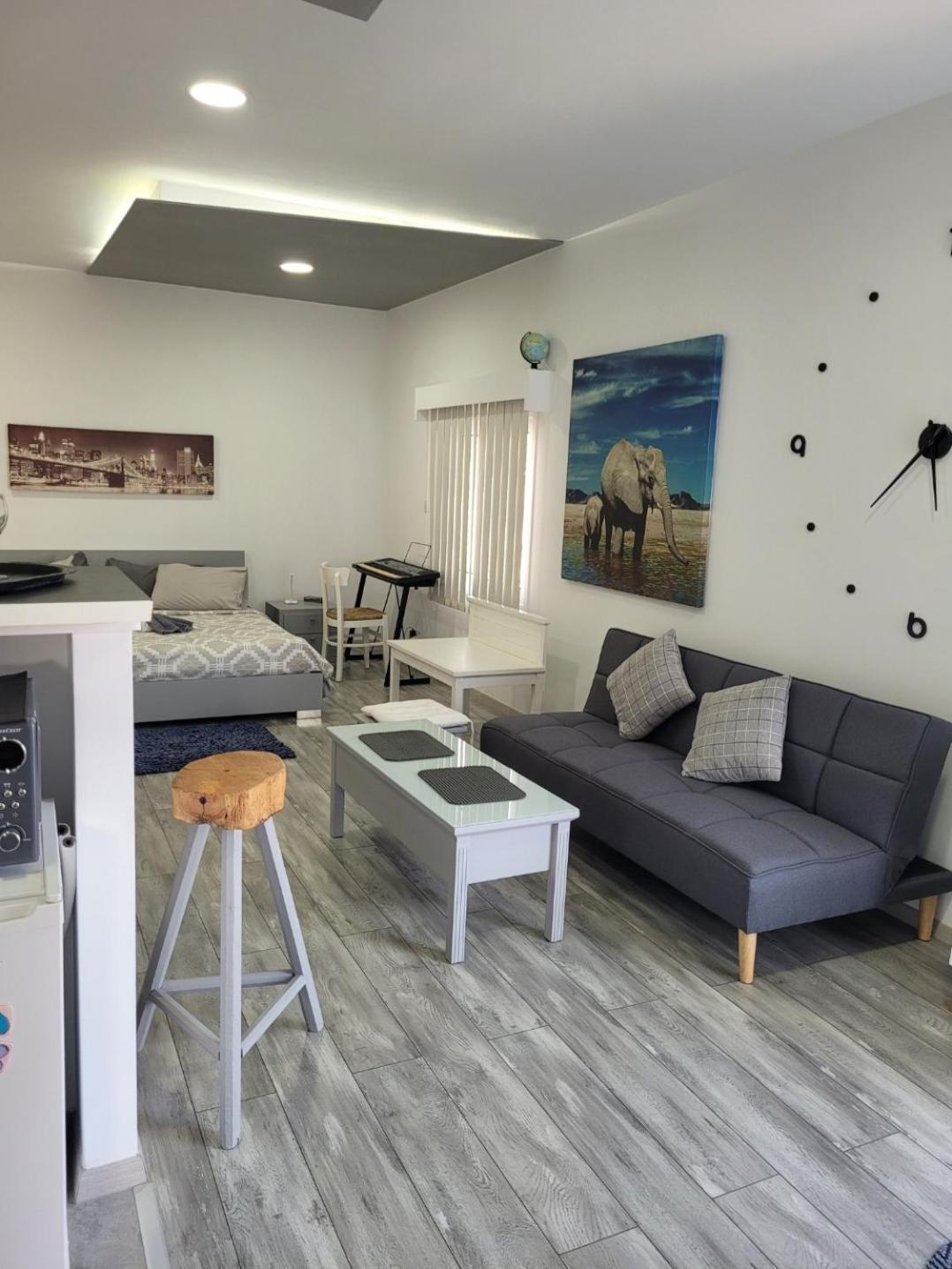 Deluxe Yiota'S Studio ! Klorakas Luaran gambar