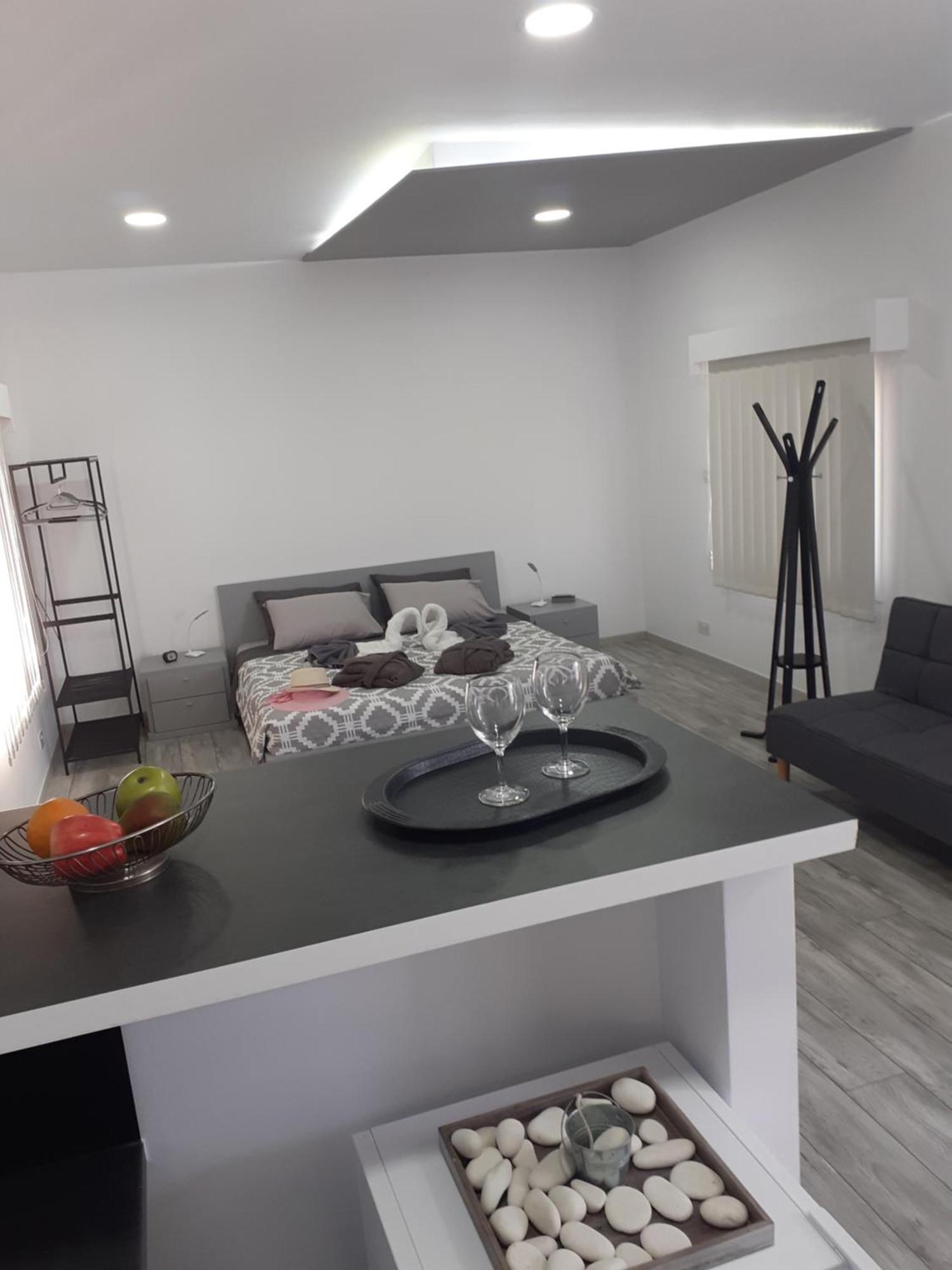 Deluxe Yiota'S Studio ! Klorakas Bilik gambar