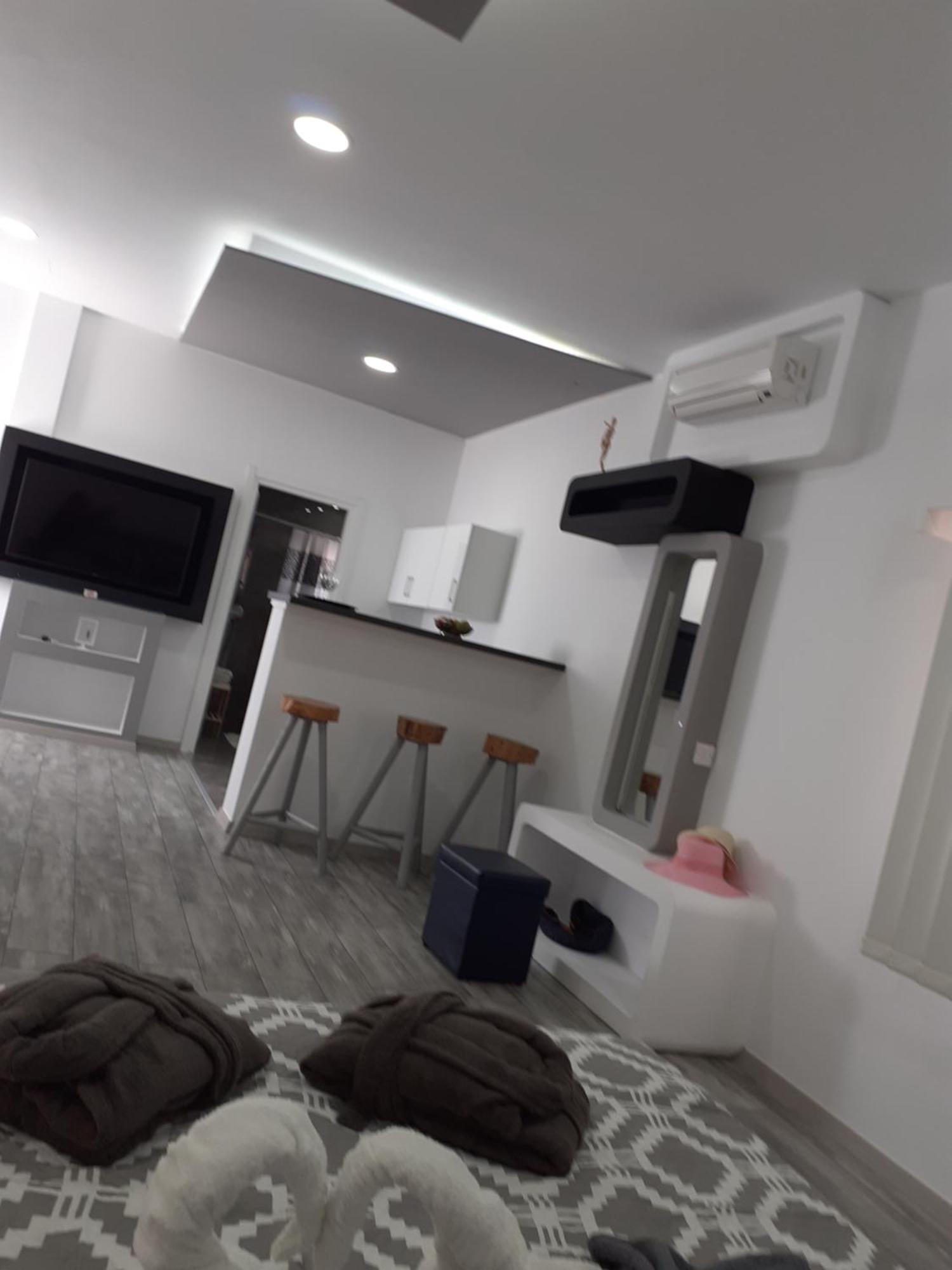 Deluxe Yiota'S Studio ! Klorakas Bilik gambar