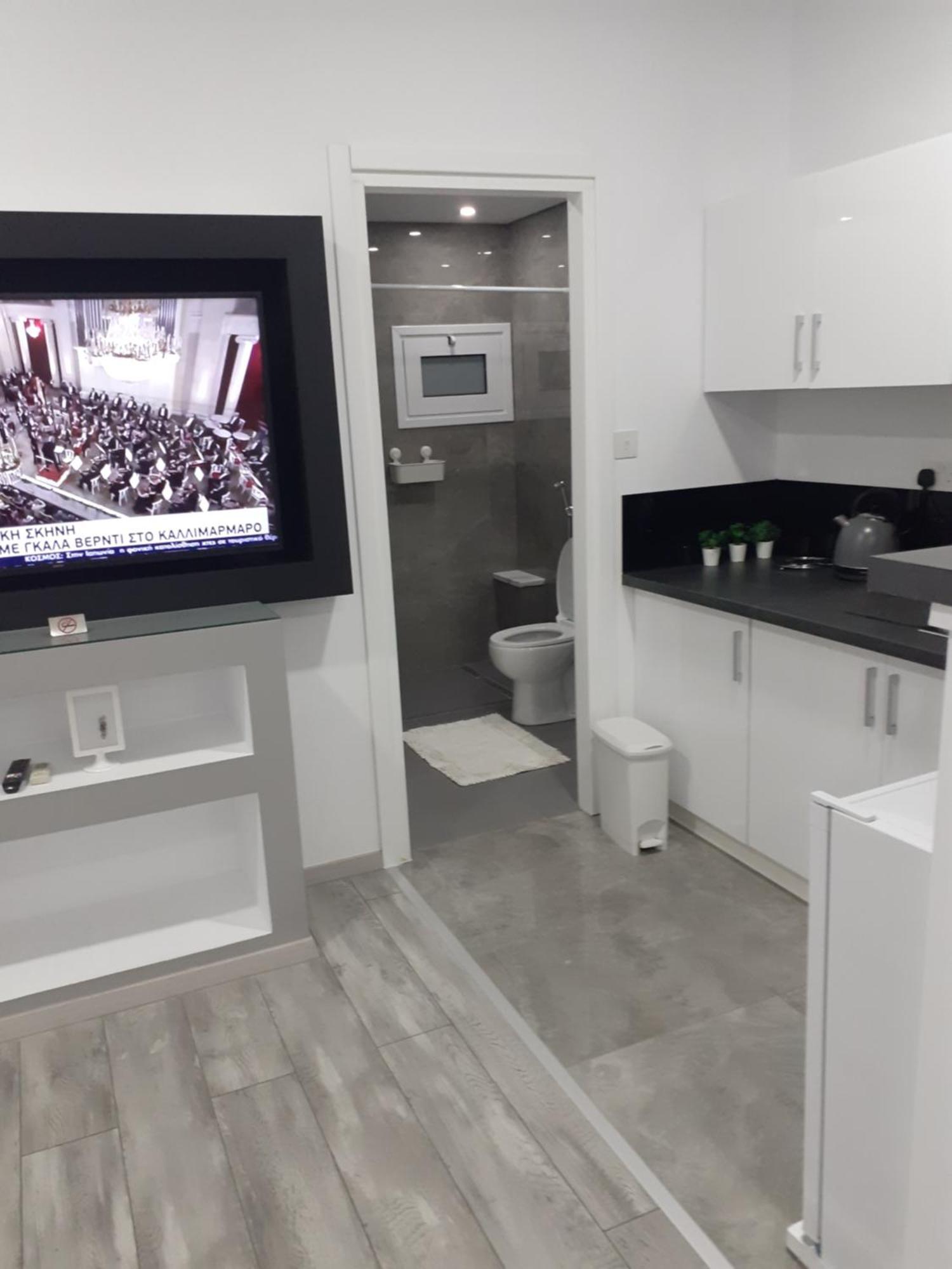 Deluxe Yiota'S Studio ! Klorakas Bilik gambar